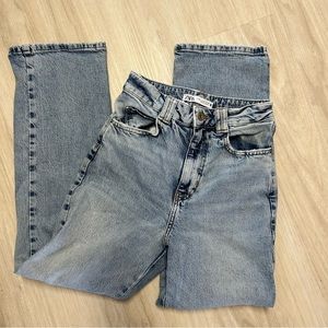 Zara Straight‎ Leg High Rise Jeans Womens Size 4.